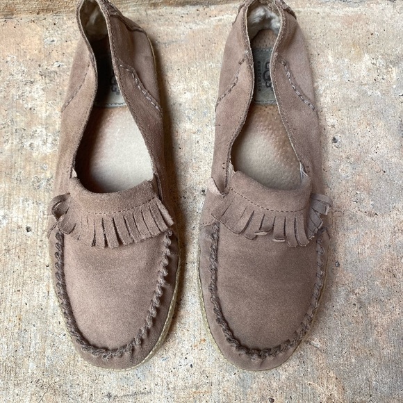 UGG Womens 6 Taupe Nude Suede Mocassin Loafers Shoes - Picture 3 of 9